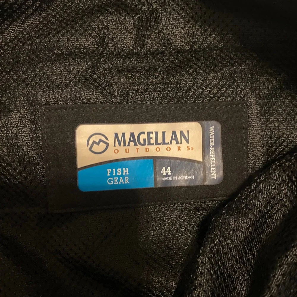 Magellan Outdoors Fish Gear Mens 44 Black Water Repellent Fishing Shorts Stretch